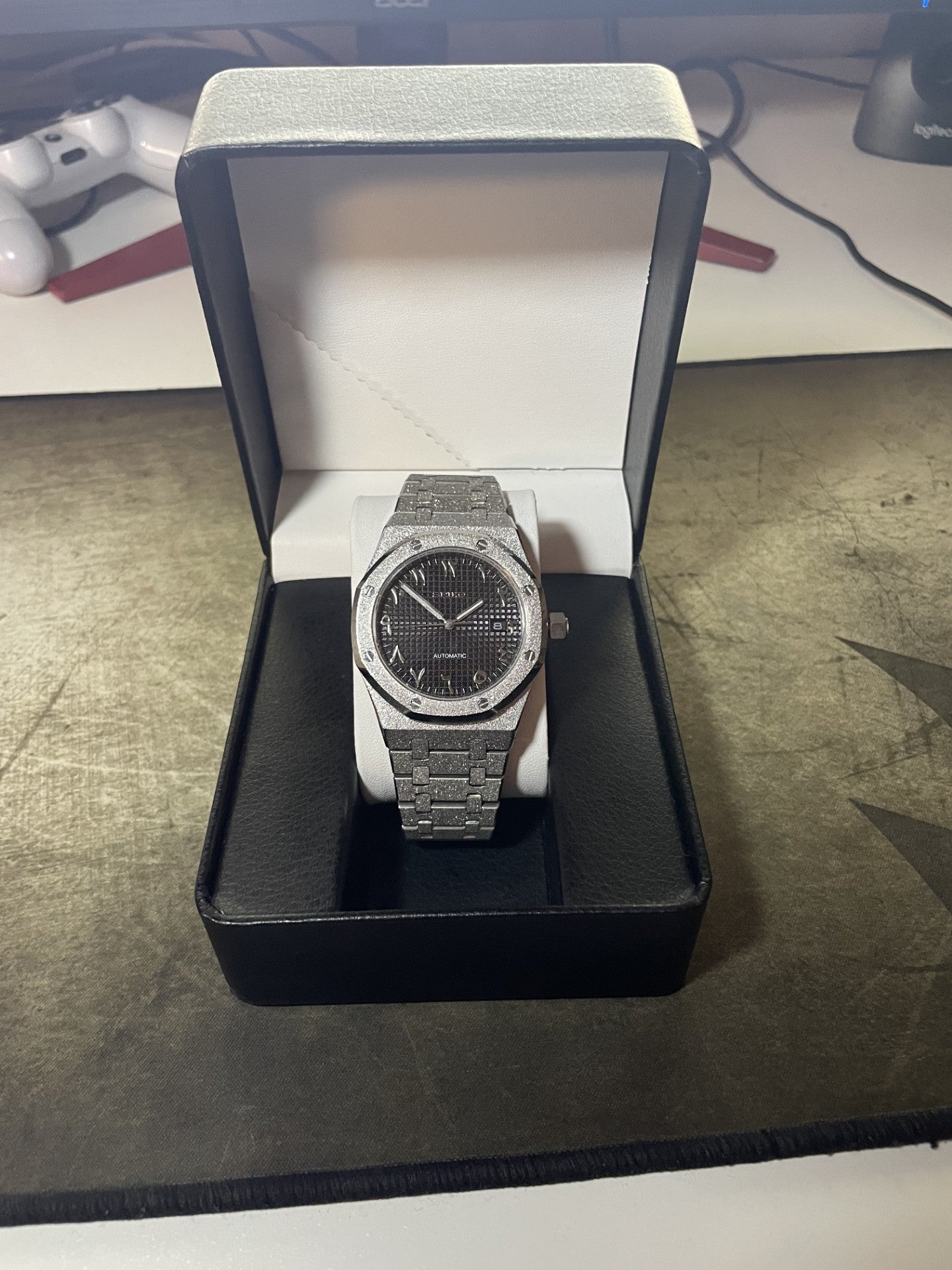 FROSTED BLACK DIAL