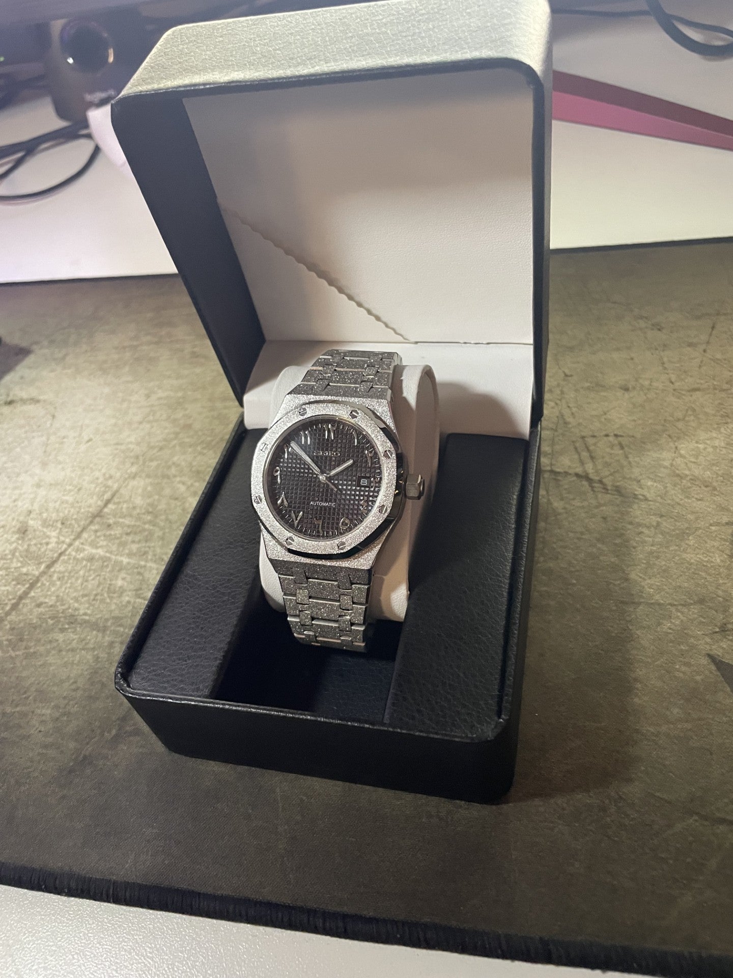 FROSTED BLACK DIAL